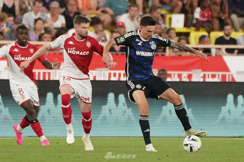 她已向国家 她已向国家